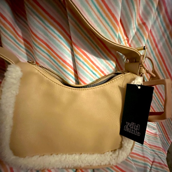NWT Wild Fable purse crossbody with PU leather and faux fur. Eco friendly - Picture 1 of 4